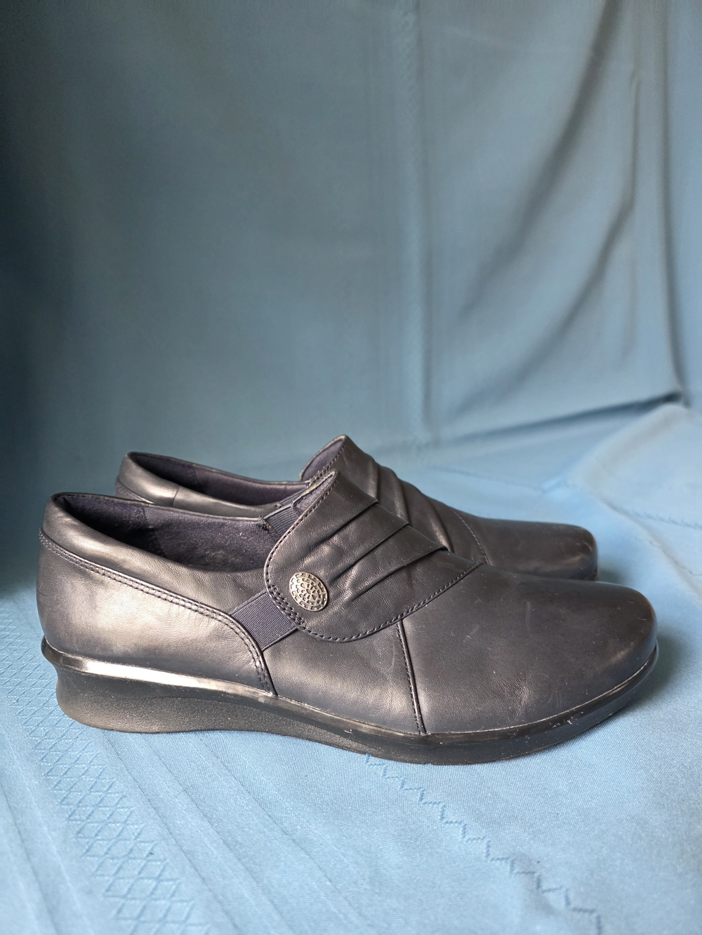 Clarks Collection Women’s Navy Blue Leather Slip‑On Comfort Shoes Size 9